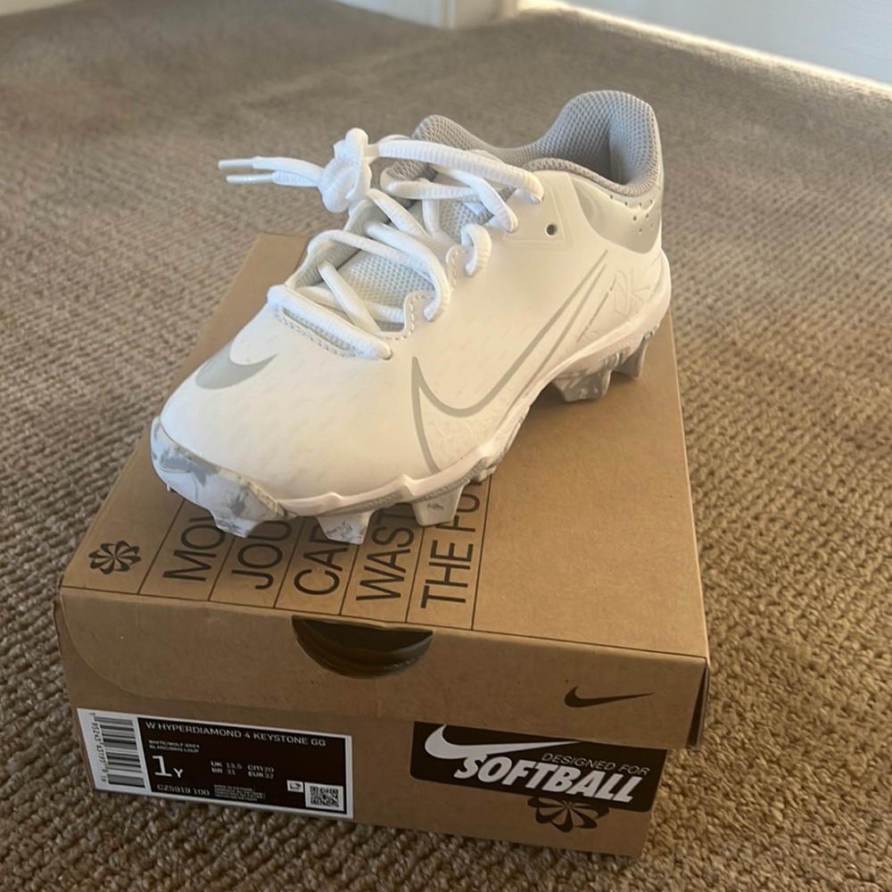 Kids Nike W Hyperdiamond 4 Keystone GG Softball Cleats Size 1 - BRAND NEW